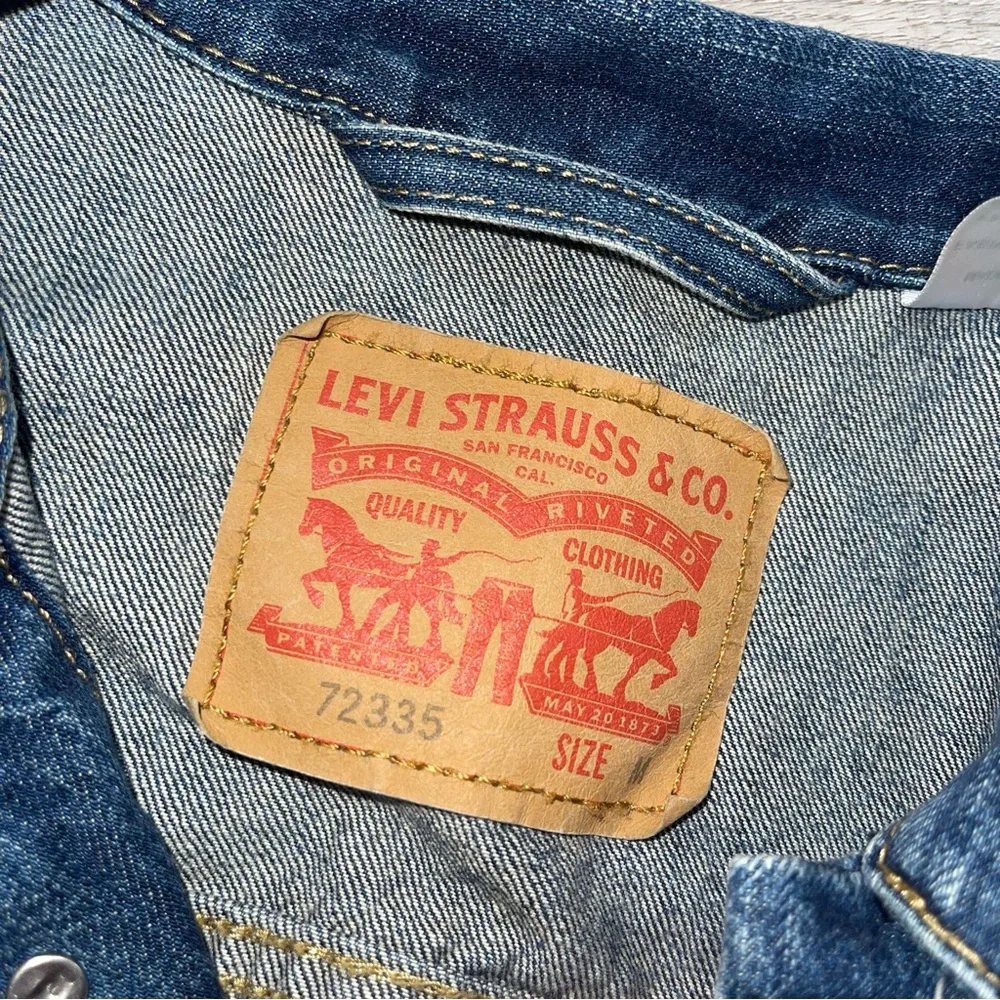 Levi Denim Jacket Size Medium - Picture 3 of 5